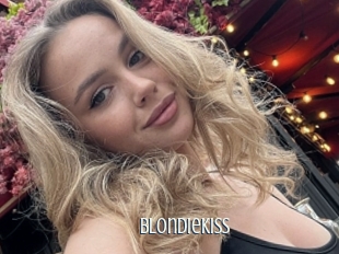 Blondiekiss