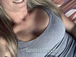 Danielle_Davis_XO