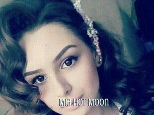 Mia_Hot_Moon